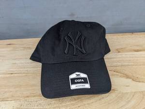 lot 165 image: MLB New York Yankees Baseball Cap Black OSFM - Brand New