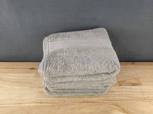 lot 169 image: 4 Threshold Hand Towels Light Gray - 16 x 28 in - Brand New