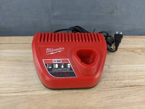 lot 13W image: Milwaukee M12 Charger - New