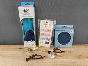 lot 324 image: Wet Brush Thick Hair Detangler, 8 Cat & Jack Clips, 4 Beaded Clips, Flat Body Scrubber - Brand New