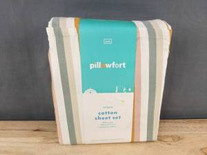 lot 333 image: Pillowfort Striped Cotton Sheet Set Twin - Brand New