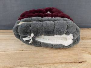 lot 532 image: 2 Pairs Brookstone Cozy Slipper Socks Ladies Size 7-9.5 - Brand New