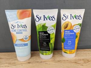 lot 134W image: St. Ives Acne Scrub Apricot & BHA Exfoliant Apricot & BHA Exfoliant Green Tea & Bamboo - Brand New