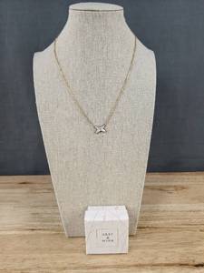 lot 372 image: Necklace Gold-tone Chain with Stunning StaRIFish Pendant - Brand New