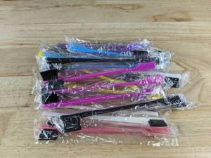 lot 540 image: 24 Yaomid Eyebrow Combs - Brand New