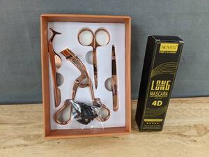 lot 585 image: Aiiver Eyelash Tool Kit & Lash Applicator Tools and Long Volume Mascara 4D Waterproof - Brand New