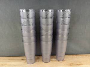 lot 72W image: 18 Pepsi 20 oz Plastic Glasses - New X