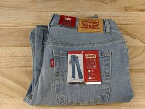 lot 100W image: Levis Girls Flare Denim Jeans Size 8 - Brand New