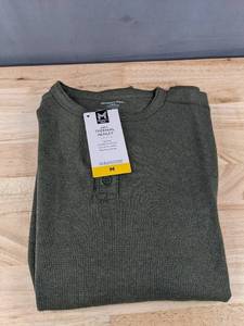 lot 648 image: Members Mark Mens Thermal Henley Green Long Sleeve Shirt, Size Medium - Brand New