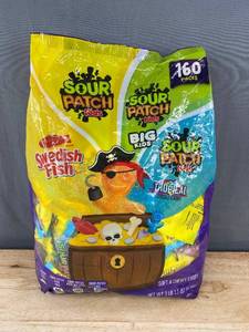 lot 50T image: Sour Patch Kids & Swedish Fish Candy Mix - 160 Pieces, 3 lb 1.1 oz Bag - Brand New