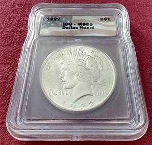 lot 9 image: 1922 Peace Dollar - ICG MS65 (Dallas Hoard)