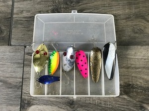 lot 215 image: Plastic Tackle Box Full of Fishing Lures - Red Eye Wiggler - Little Cleo 34 oz - Doctor 265 and More