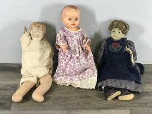 lot 238 image: Lot of 3 Vintage Dolls