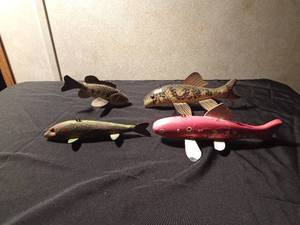 lot 30 image: 2 Signed hand carvedpainted spearing fish decoys and 2 other fish decoys
