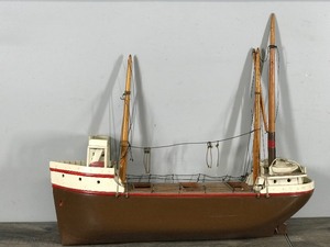 lot 304 image: Collectible Wood Model Boat