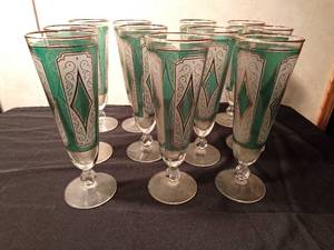 lot 34 image: Set of vintage Libbey Emerald Diamond footed Pilsner glasses from the 1950s - 1960s