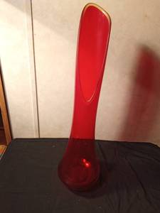 lot 36 image: Vintage L. E. Smith Ruby Red Amberina Smoothie Swung glass floor vase from the 1960s