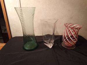 lot 40 image: Hand blown art glass infused cand cane swirl vase, Krosno clear rectangle vase, Vohenstrauss glass vase