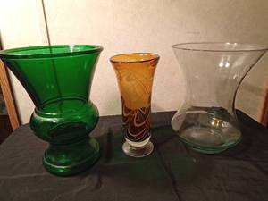 lot 41 image: Vintage Napco forest green glass urn-shaped vase,  vinatge amber and white swirl art glass footed vase, Vintage blown glass vase with a subtle green tint