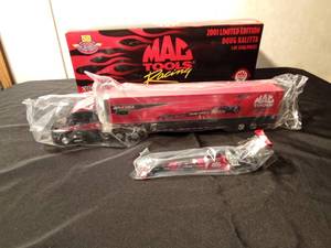 lot 42 image: 2001Mac Tools Limited Edition Doug Kalitta semi and dragster (1 of 3500)