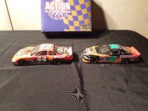 lot 45 image: 1998 Twin pack Limited edition Action Platinum series Bobby Labonte #18 and Tony Stewart #44 Die cast Nascar race cars
