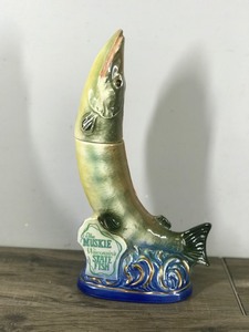 lot 353 image: Collectible 1971 Jim Beam The Muskie Wisconsins State Fish Decanter