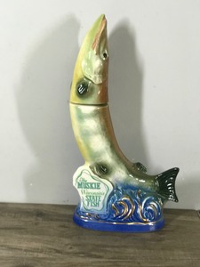 lot 354 image: Collectible 1971 Jim Beam The Muskie Wisconsins State Fish Decanter