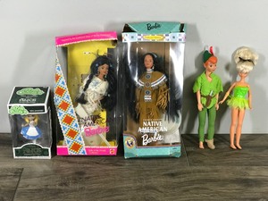 lot 359 image: Lot of Collectible Dolls - see description for more info