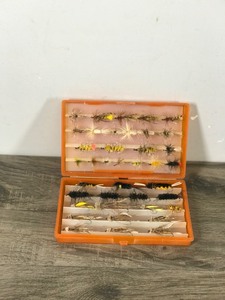 lot 373 image: Scientific Anglers Plastic Tackle Box Full of Fly Fishing Lures