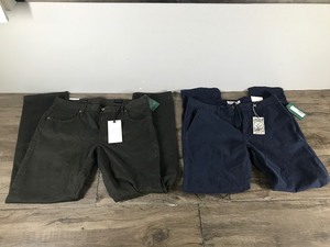 lot 390 image: 2 - Pairs of Pants - Both Still Have the Tags Them - see description for Brands and Size