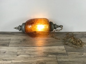 lot 398 image: Vintage Large Swag Lamp Amber Crackle Glass Hanging Light