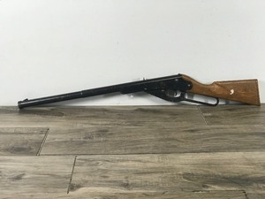lot 412 image: Collectible Daisy BB Gun Model No. F625401
