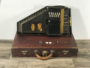 lot 416 image: Vintage 37 String Zimmerman Autoharp No. 73  - see description for more info