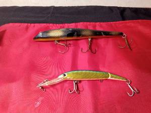 lot 60 image: Musky Mania Tackle lure and a Rebel jointed body spoonbill minnow fishing lure