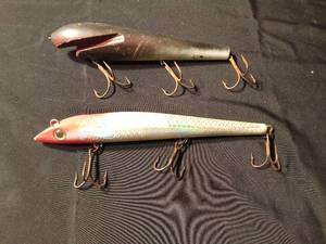 lot 64 image: 1 Vintage wooden and 1 plastic with glass eyes musky lures