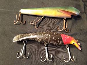 lot 65 image: 2 Vintage Musky lures