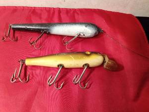 lot 74 image: Vintage wooden and plastic with glass eyes Musky fishing lures