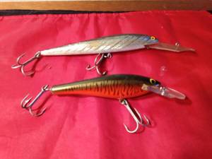 lot 81 image: 2 Large Musky fishing lures