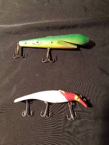lot 85 image: Vintage Homer LeBlanc Swim Whizz fishing lure and a wooden Musky fishing lure