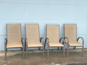 lot 18 image: 4 - Outdoor Patio Chairs