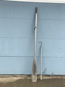 lot 16 image: Aluminum Oar & Gaff