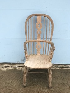 lot 427 image: Vintage Solid Wood Chair