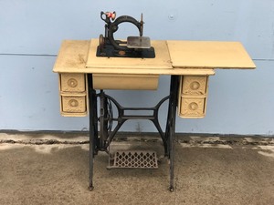 lot 3 image: Vintage Singer Sewing Machine  Willcox and Gibbs Sewing Machine Co. - New York - Paris & London
