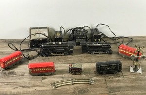 lot 445 image: Lot of Train Collectible Pieces - Lionel  Marx - see description for more info
