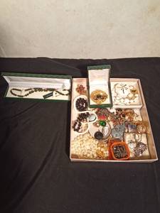 lot 96 image: Flat of jewelry including Connemara Marble pin and necklace made in Ireland and Monet earrings