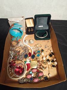 lot 98 image: Flat of jewelry including 14K Gold earrings from Italy, Celtic Silver bracelet and Lisner earrings