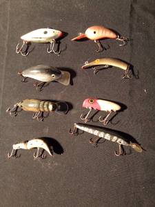 lot 114 image: 8 fishing lures including 1 wooden lure (See Details)
