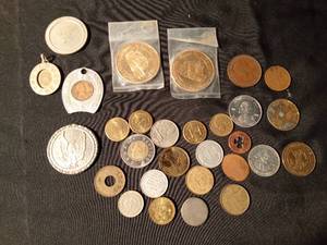 lot 113 image: Lot of foreign coins and tokens