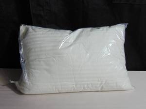 lot 21 image: Queen Pillow