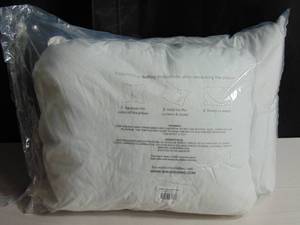 lot 24 image: Queen 2 Pack Soft White